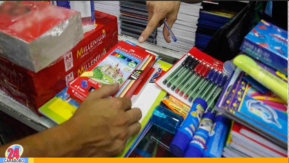 Adelantan compra de útiles escolares