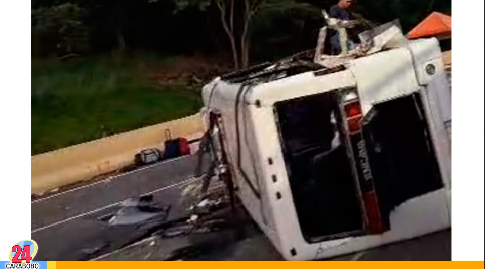 ‎ Volcamiento de buseta en la Autopista José Antonio Páez