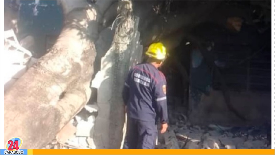 Árbol cayó sobre una vivienda en Yagua