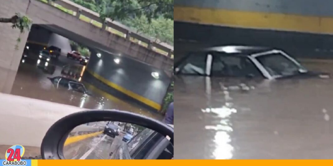 Vehículo bajo el agua Caracas