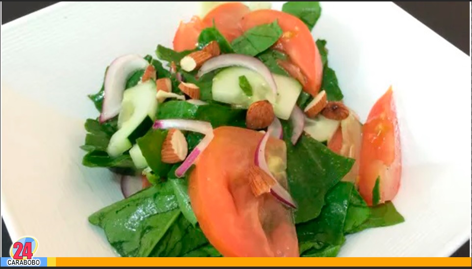 ensalada de tomate y espinaca