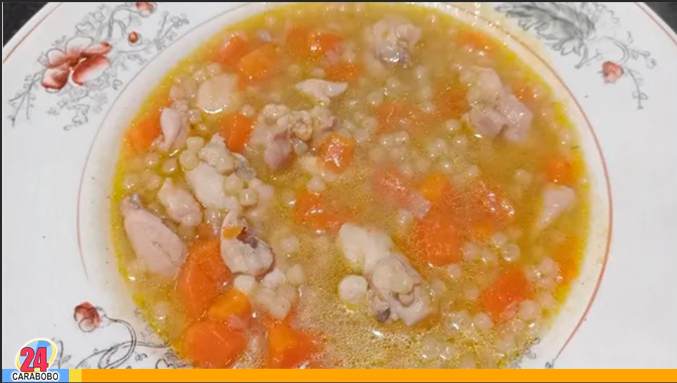 Sopa de alitas de pollo