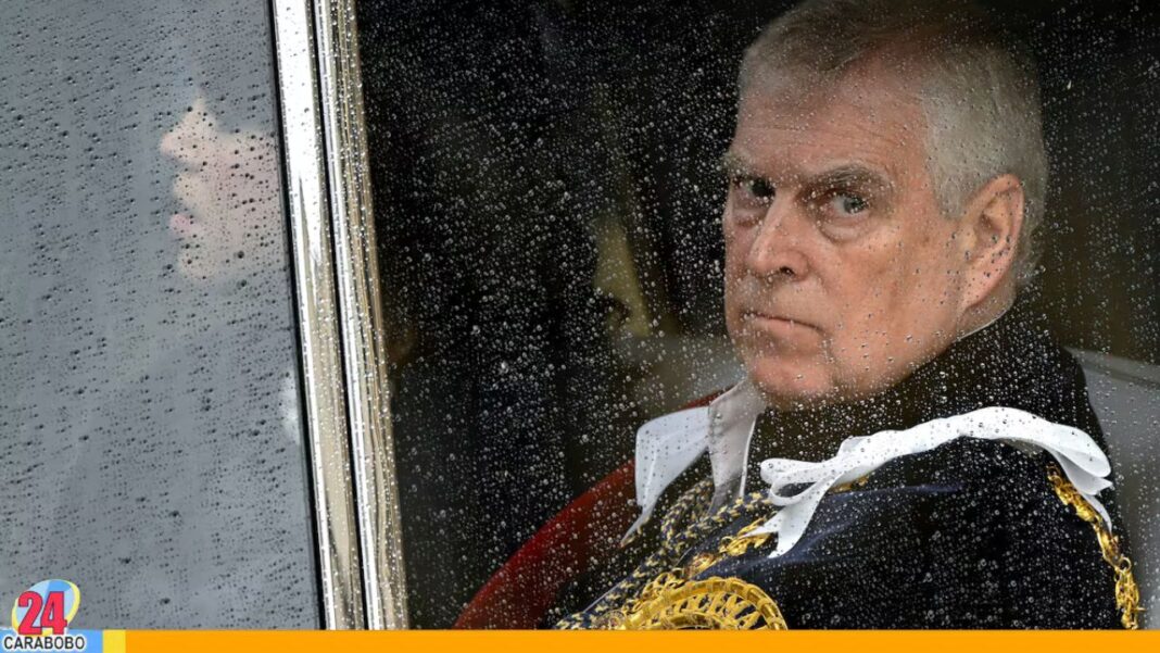 El rey Carlos III retira títulos a príncipe Andrés y lo desaloja de residencia real