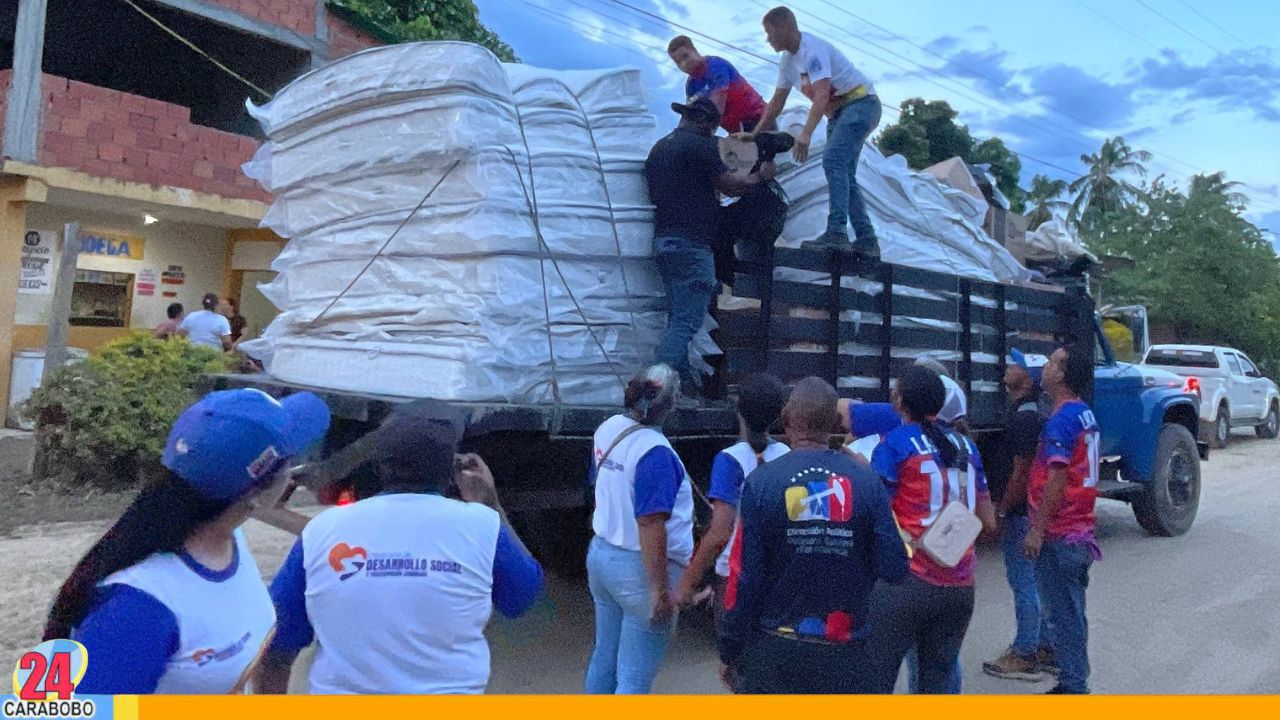 Gobernador Lacava entregó ayudas a población afectada por lluvias en Juan José Mora