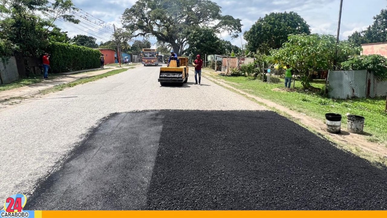 Gobierno de Carabobo avanza con trabajos de bacheo y asfaltado en Carretera Nacional Güigüe-Valencia