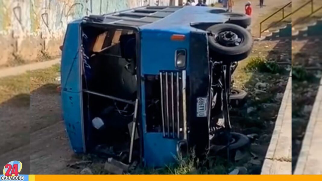 Volcamiento de autobús en Lara dejó tres lesionados