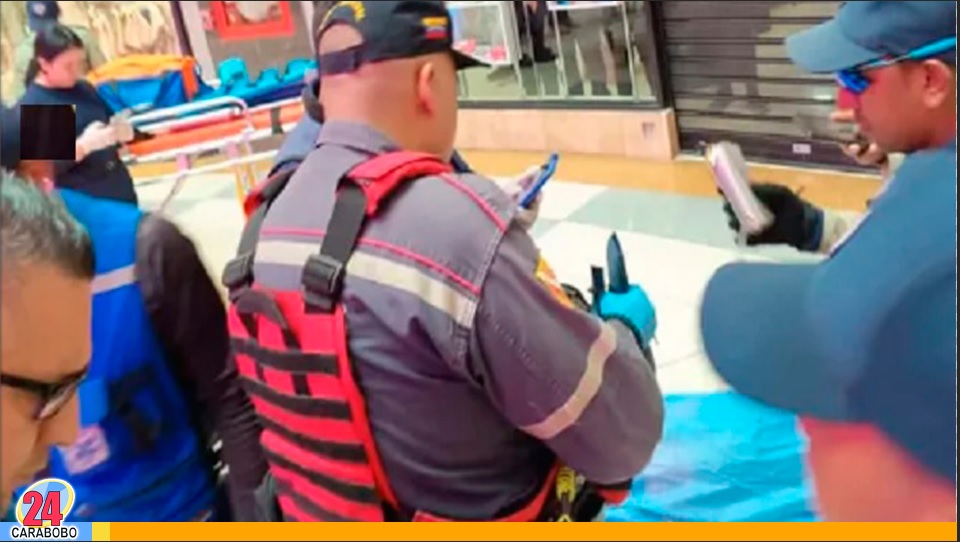 Mujer cayó desde el último piso del centro comercial Sambil en Chacao