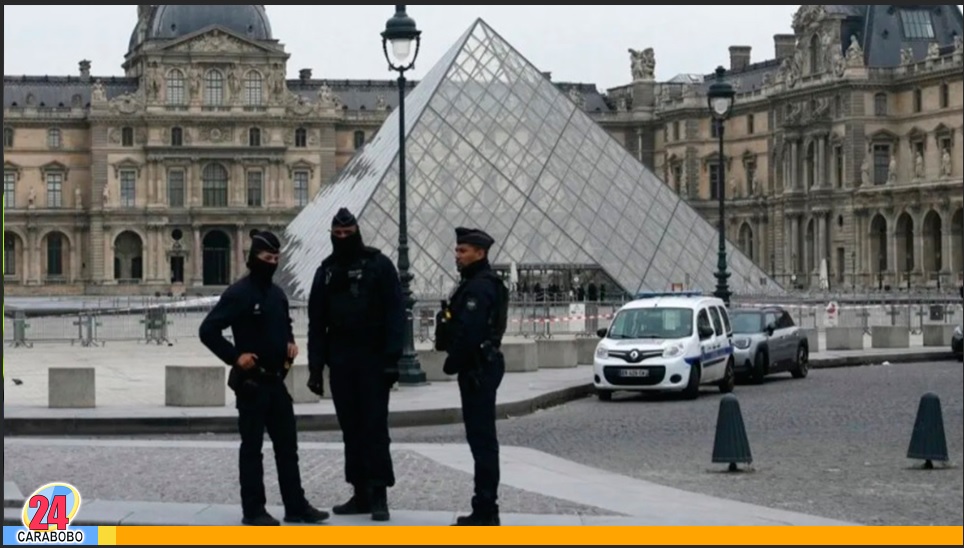 Museo de Louvre en Paría abrió
