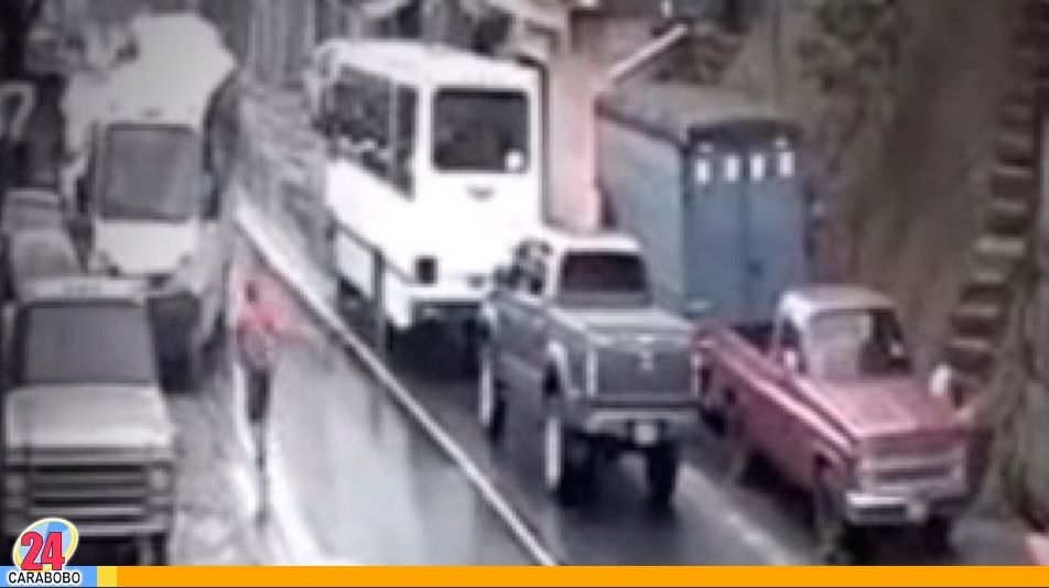 perdió la vida al ser embestida por una buseta en el estado Miranda