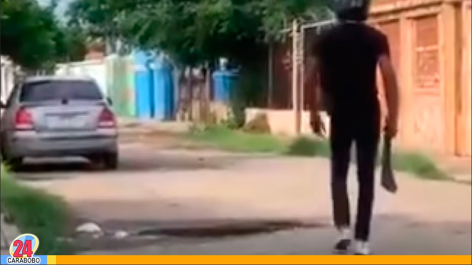 Hombre amenazó a un perro con un machete en el Zulia
