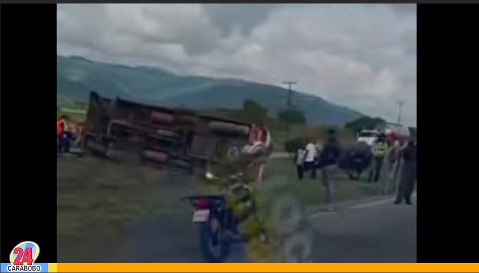 Volcamiento de buseta en la Autopista Centroccidental en Yaracuy