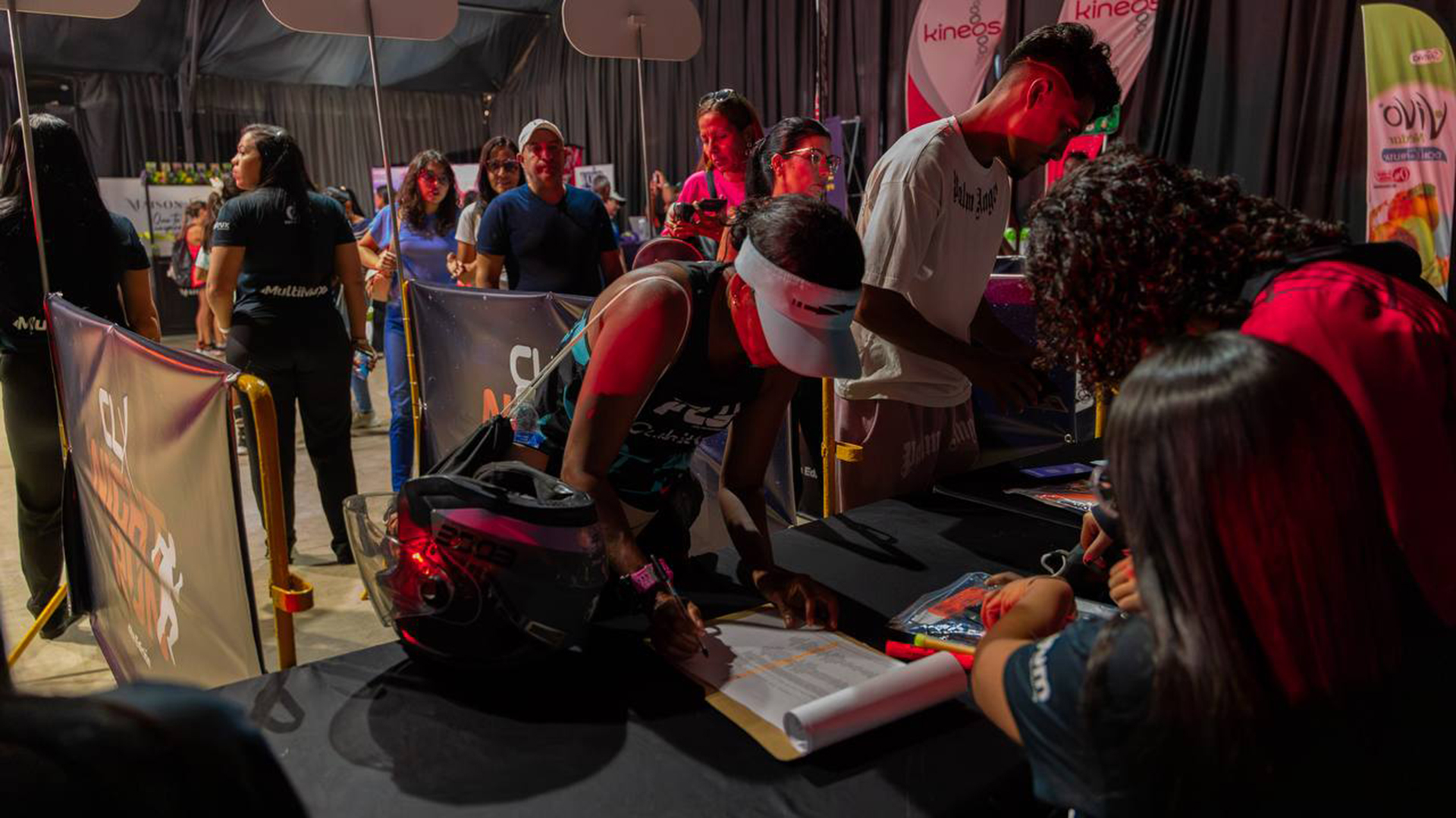 Valencia se iluminó con la CLX Night Run 4ta edición