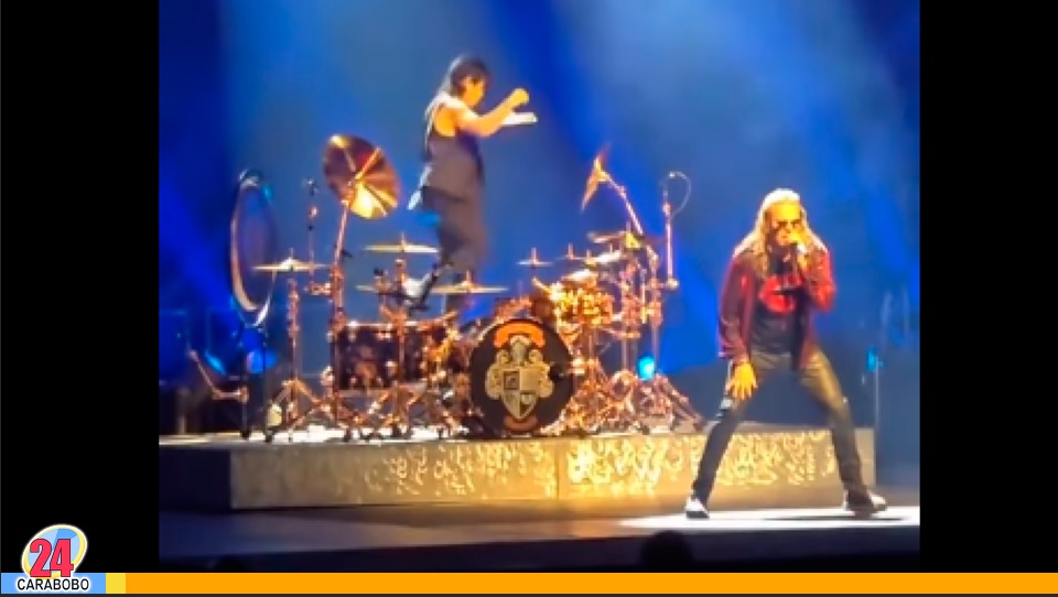 Baterista de Maná sufrió caída en pleno concierto