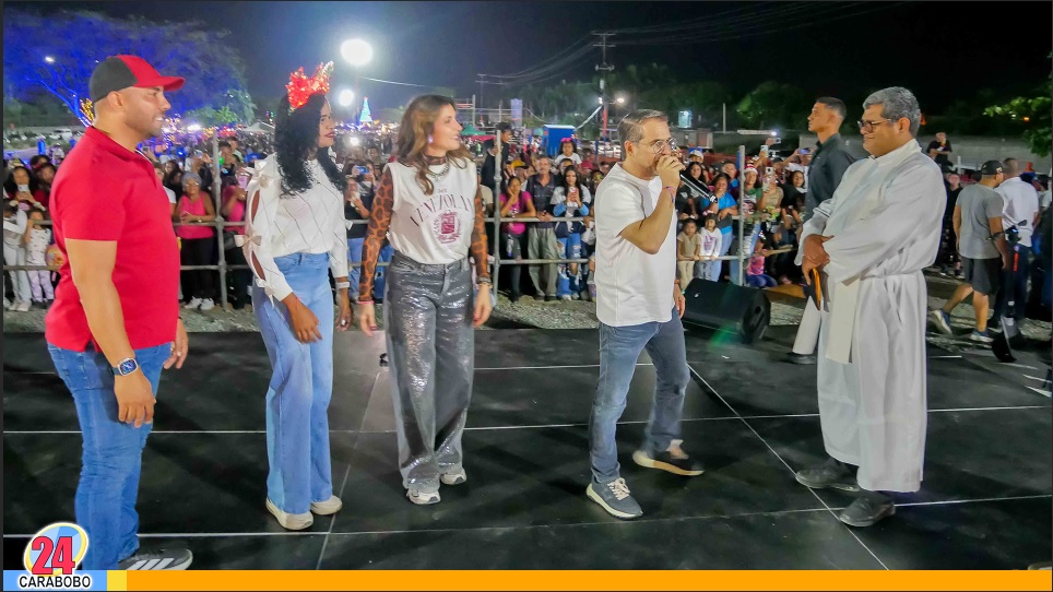 Encendido de la Navidad en Plaza Santa Ana de Juan José Mora