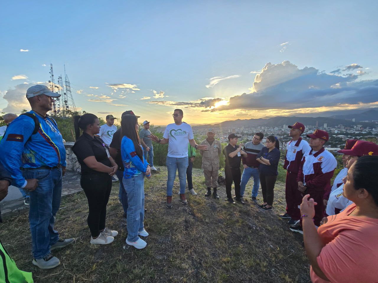reforestación y senderismo en Morros de San Blas