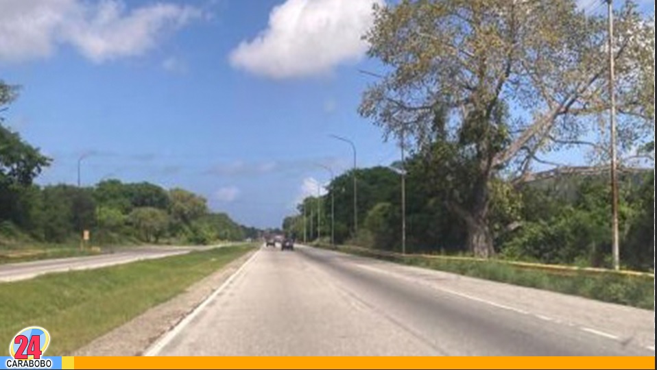 Viajas por la Autopista Valencia Puerto Cabello