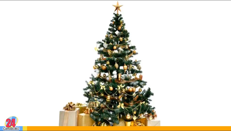 Adornar el árbol de Navidad