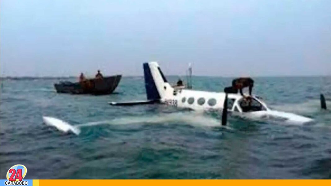Avioneta en el Lago de Maracaibo