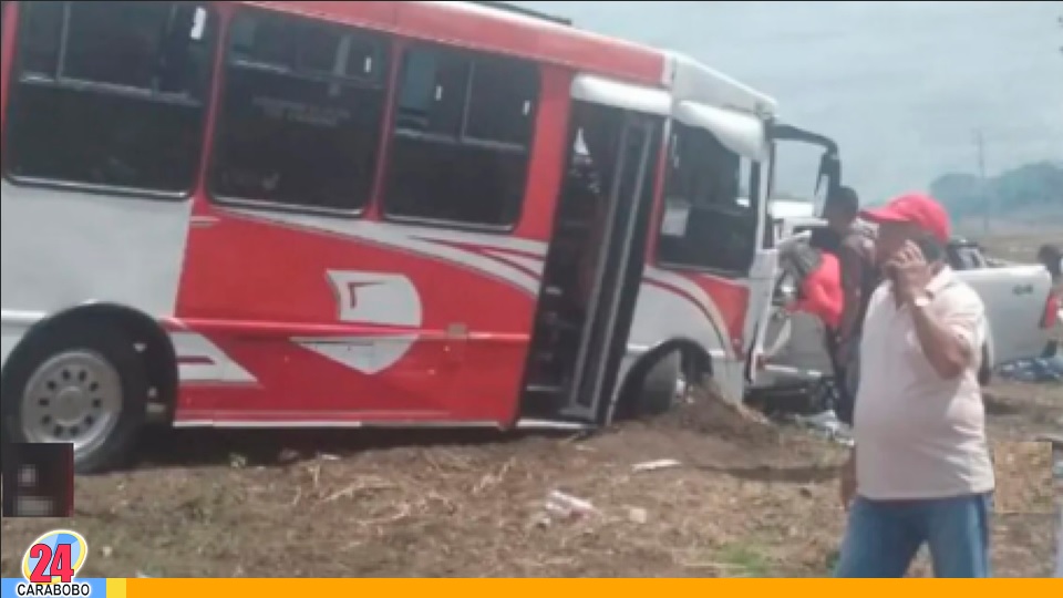 Choque de buseta y camioneta en Guárico