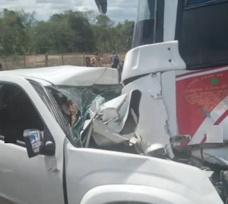 Choque de buseta y camioneta en Guárico 