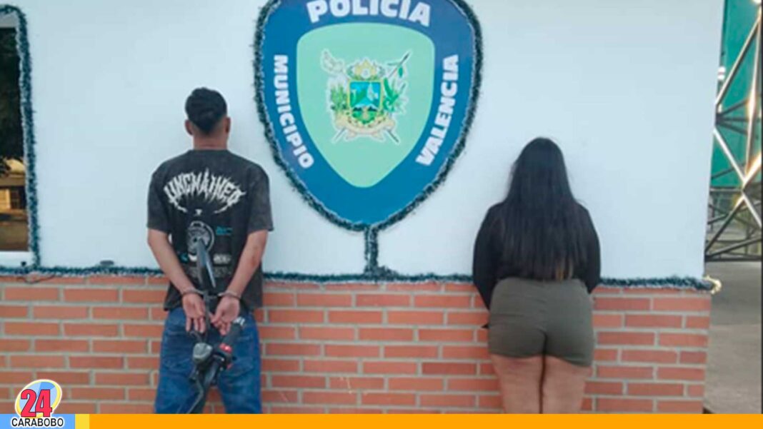 Pareja detenida motopiruetas Aranzazu