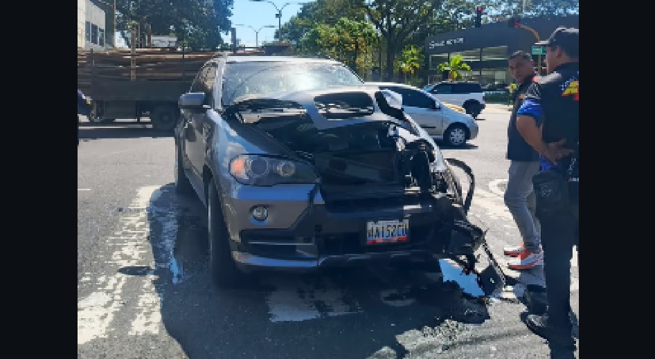 Choque múltiple en la avenida Bolívar
