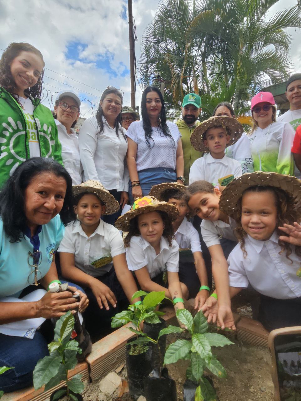 Plántulas de café y cacao fueron sembradas en vivero escolar en Naguanagua