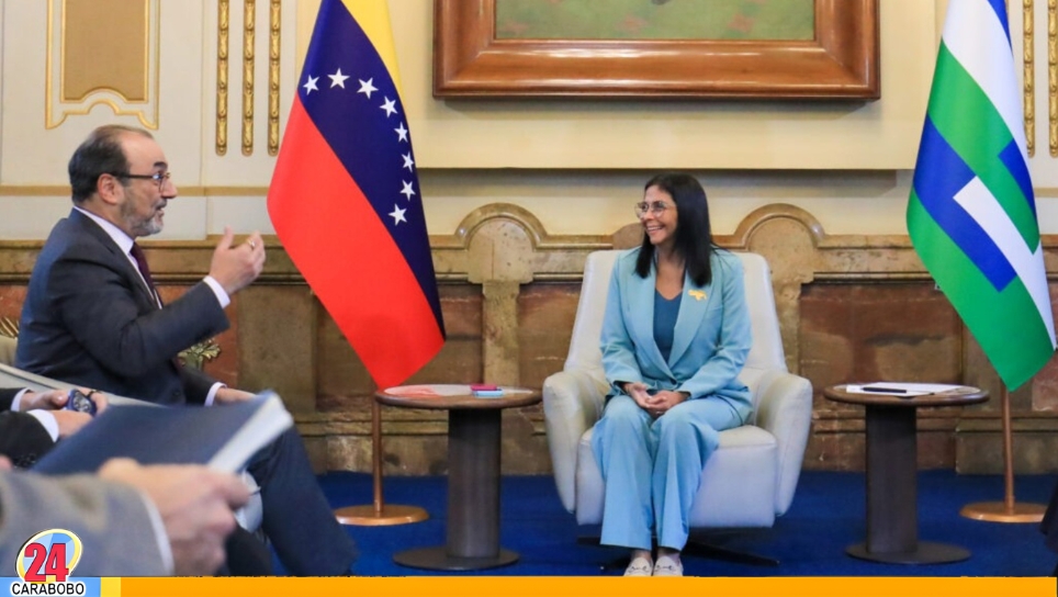 Delcy Rodríguez y el presidente del CAF