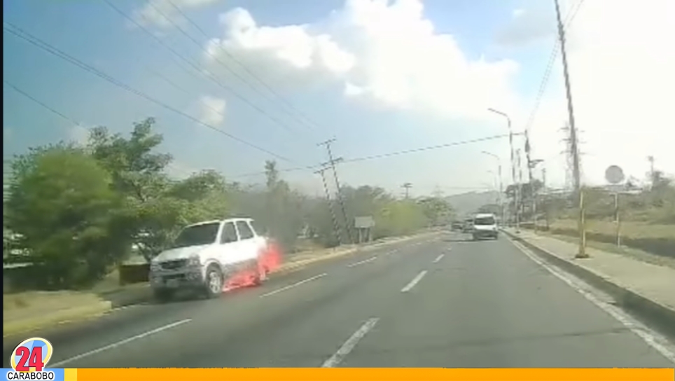 Incendio vehículo en Flor Amarillo