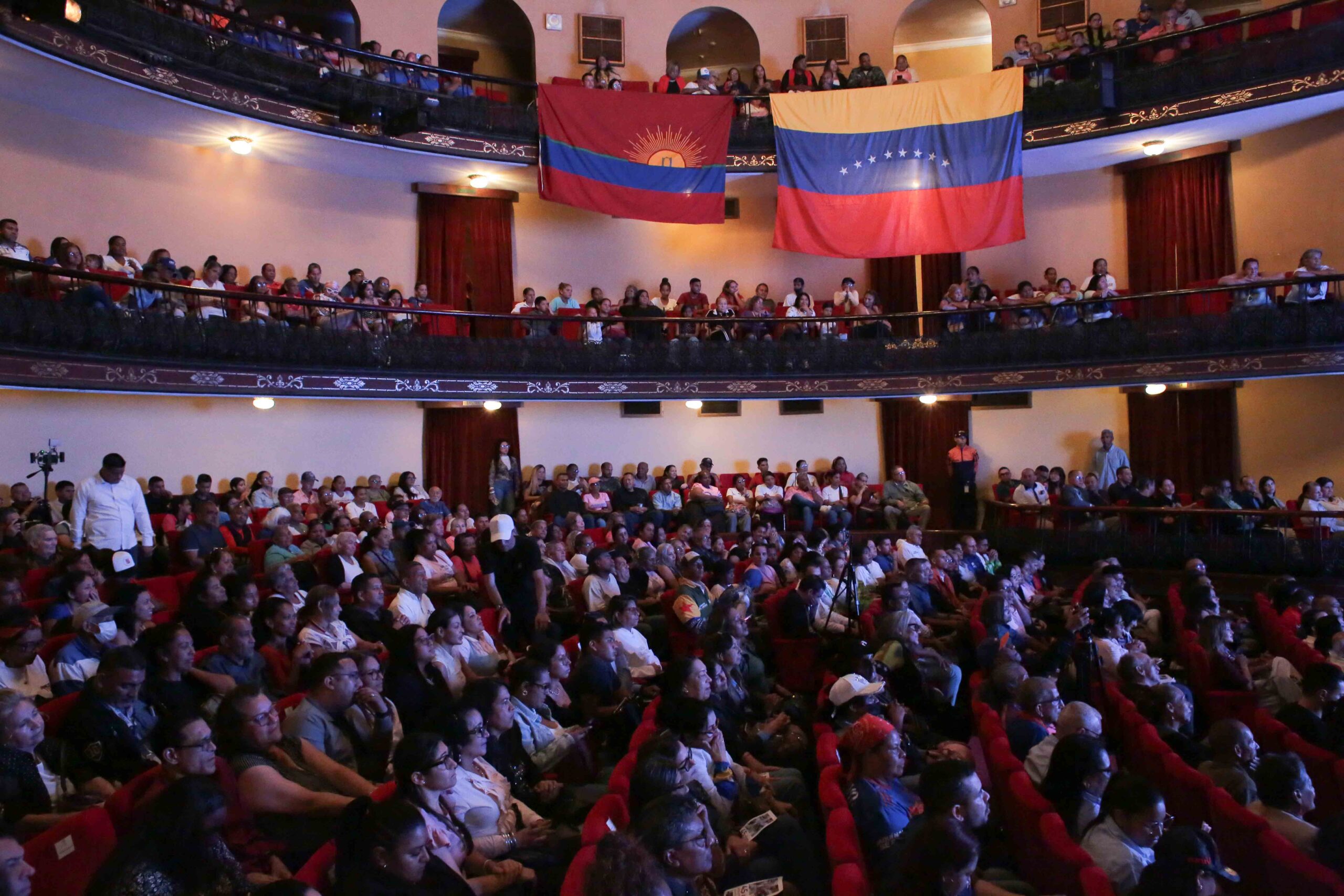Poeta Tarek William Saab presentó nuevas obras literarias en Carabobo