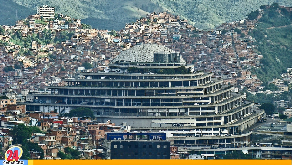 Textilera en El Helicoide hace uniformes