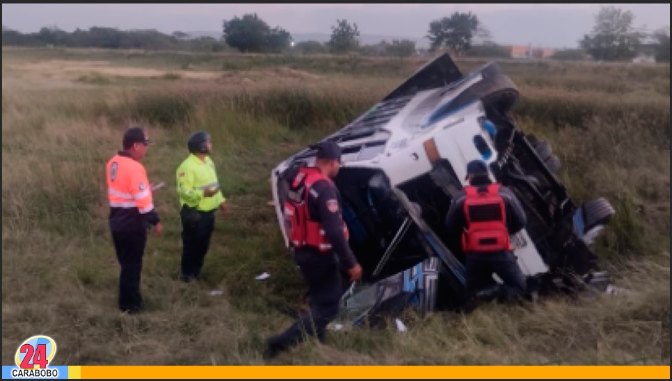 Buseta volcó en la Carretera Morón Coro