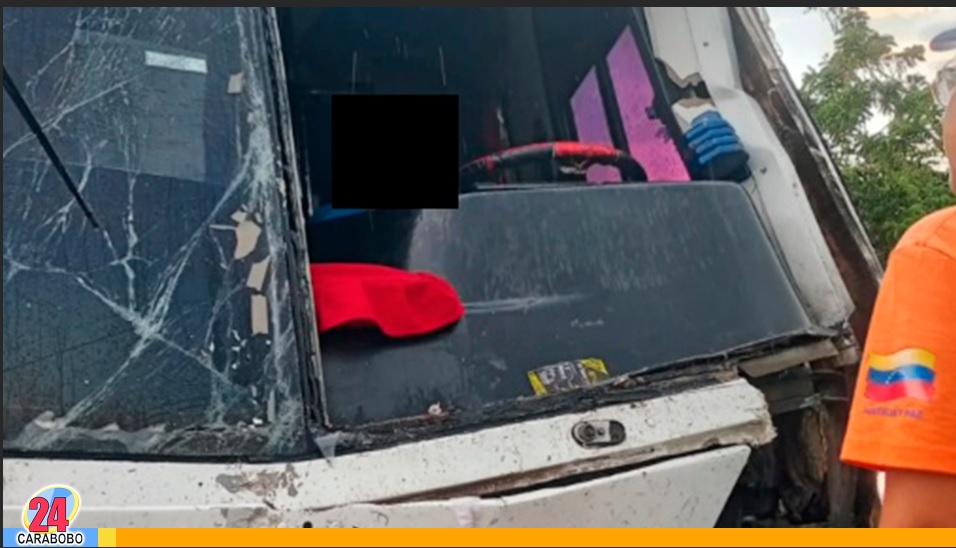 Buseta chocó contra un camión en Aragua