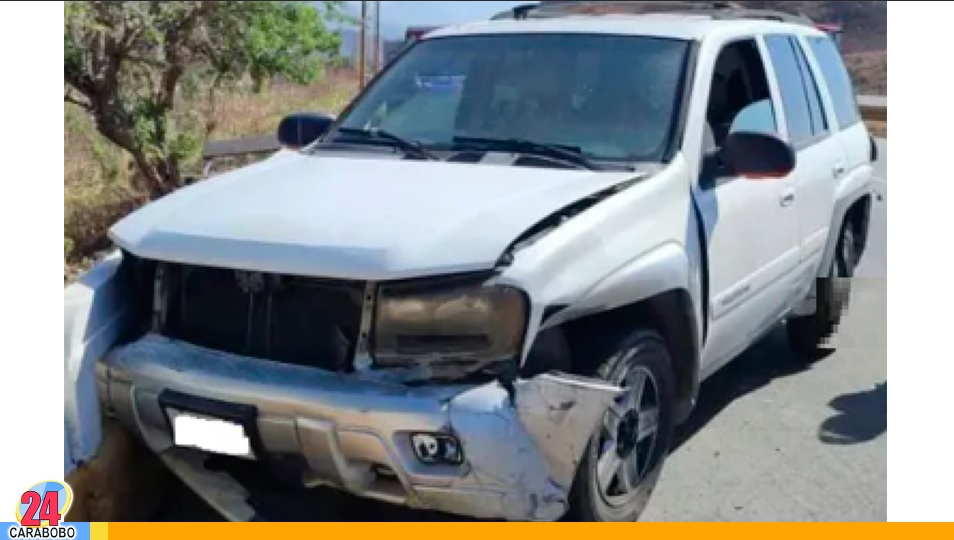 Choque de camioneta contra defensa de la ARC