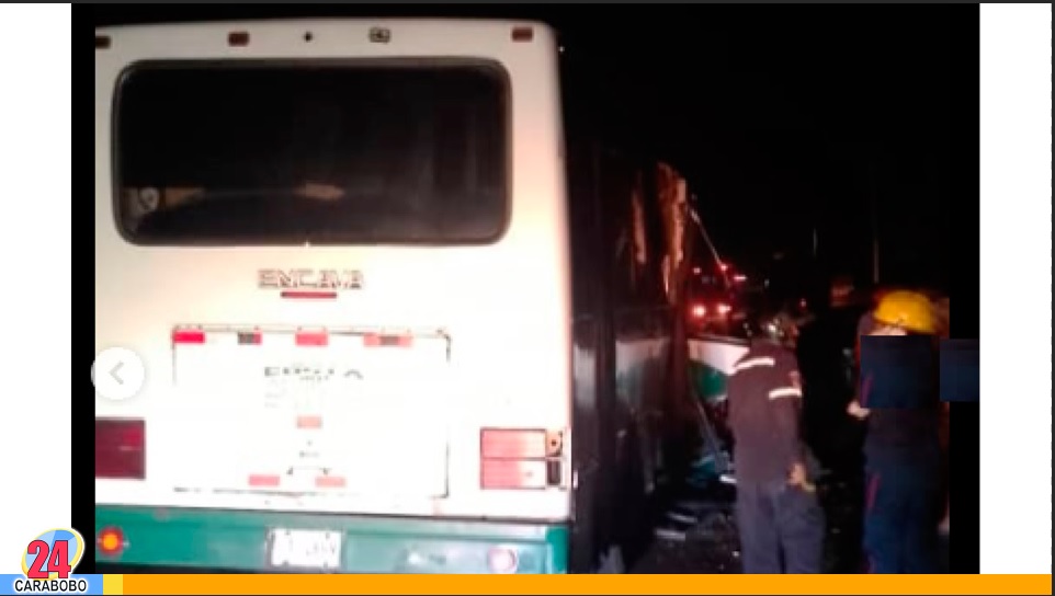 Choque de buseta y camión en Falcón