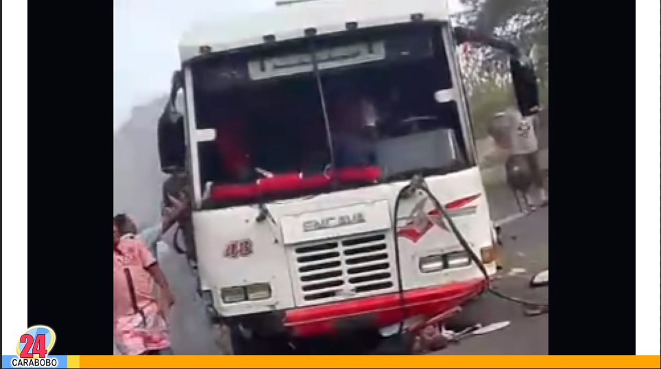 Accidente de buseta en la vía de bahía de Cata en Aragua