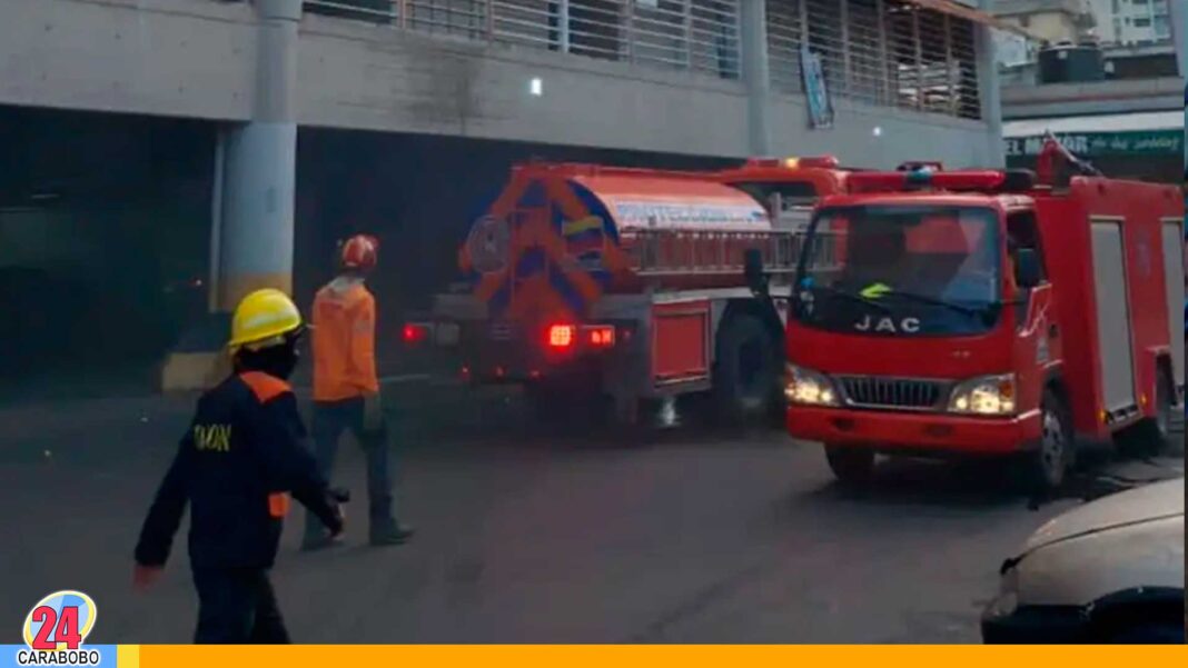 Incendio en centro comercial en Caracas