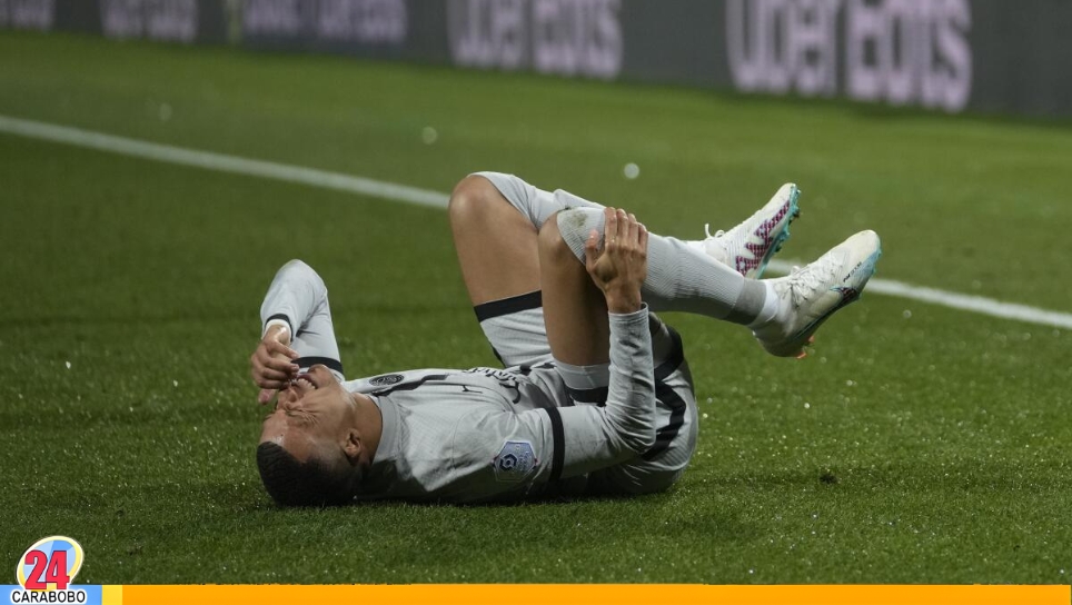Mbappé con Lesión en la rodilla