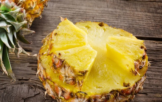 comer piña en la mañana