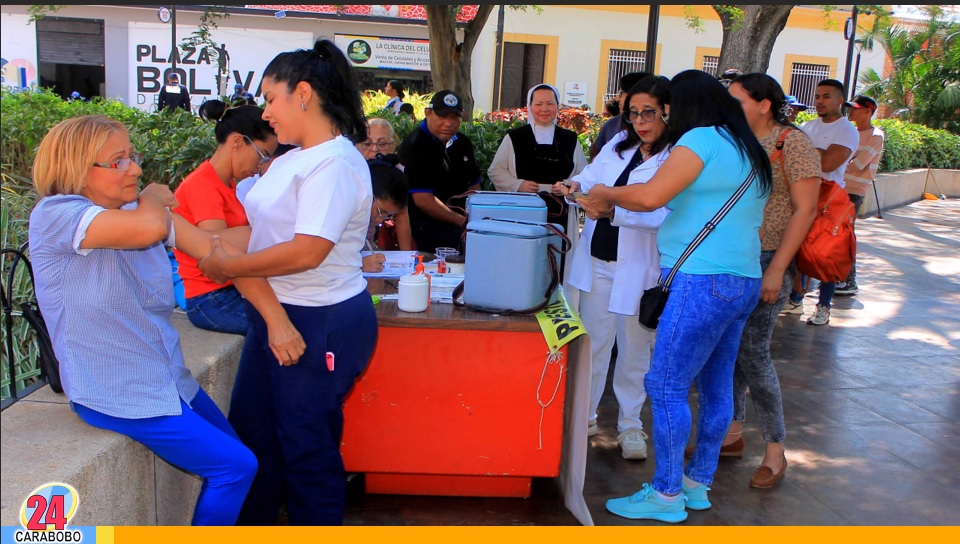 jornada de vacunación en plaza Bolívar de Valencia