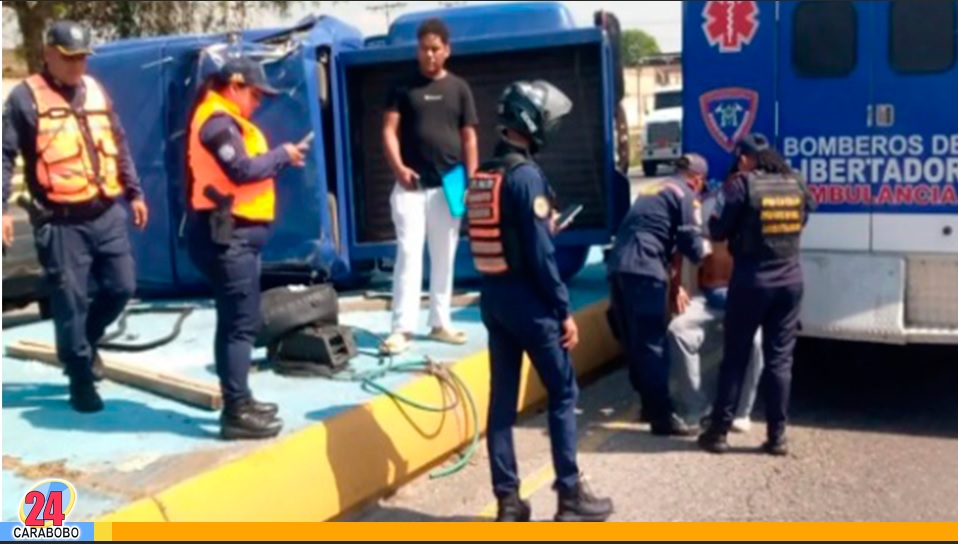 Volcamiento de camioneta en la Autopista Sur