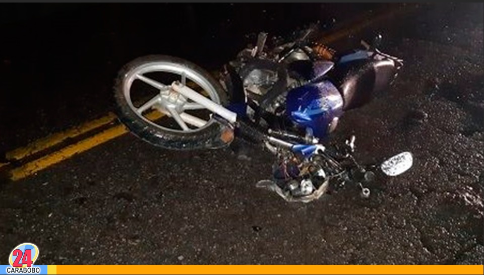 Una colisión de bicicleta y moto en Los Guayos dejó dos lesionados. Efectivos de Bomberos Los Guayos