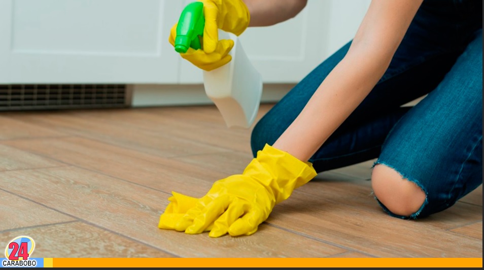 mantener el piso del baño reluciente
