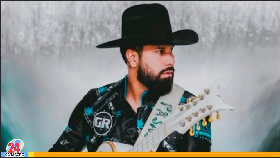 Cantante mexicano Arturo Rivera
