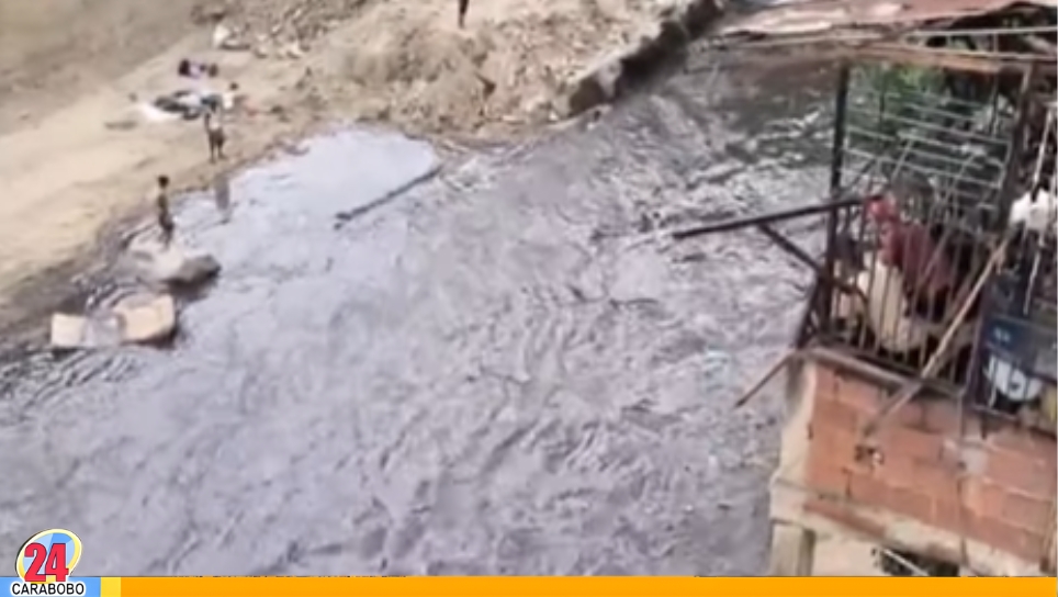 Cadáver en el río Guaire por Macaracuay