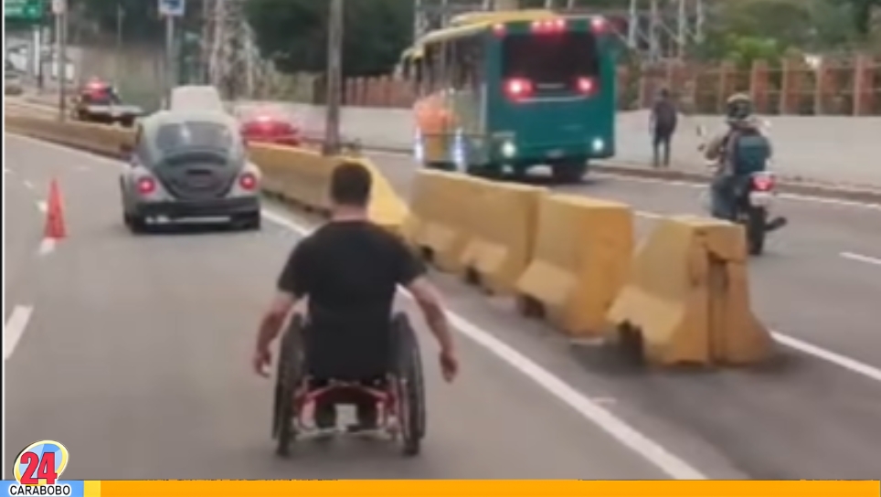 Hombre en silla de ruedas por la Panamericana