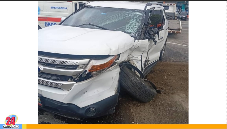 Choque de gandola y camioneta en El Palito