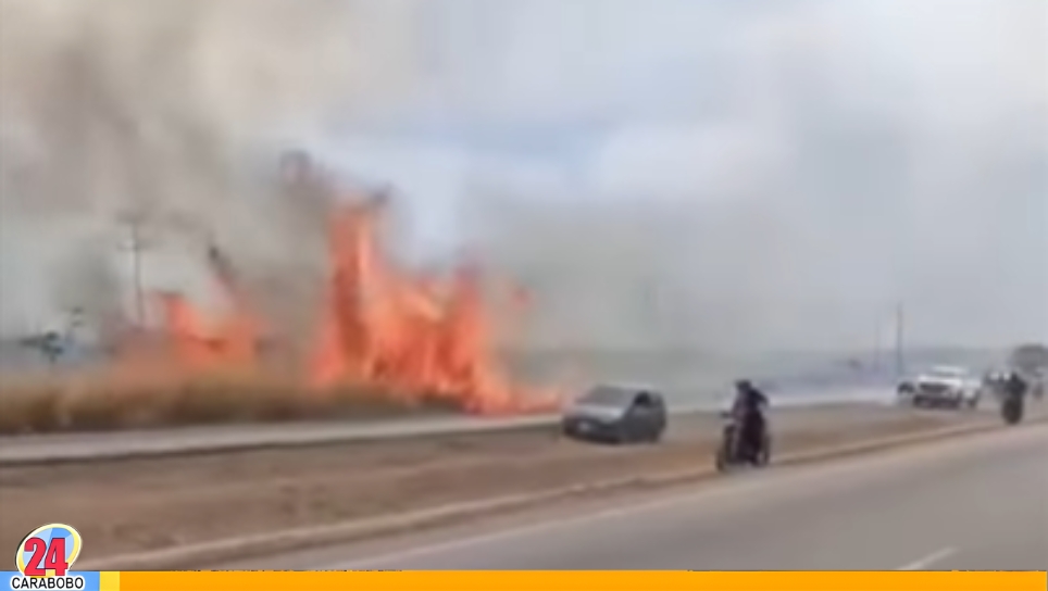 Incendio en la ARC vía Valencia-Guacara