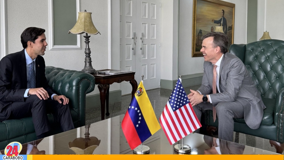 John Barrett encargado de negocios