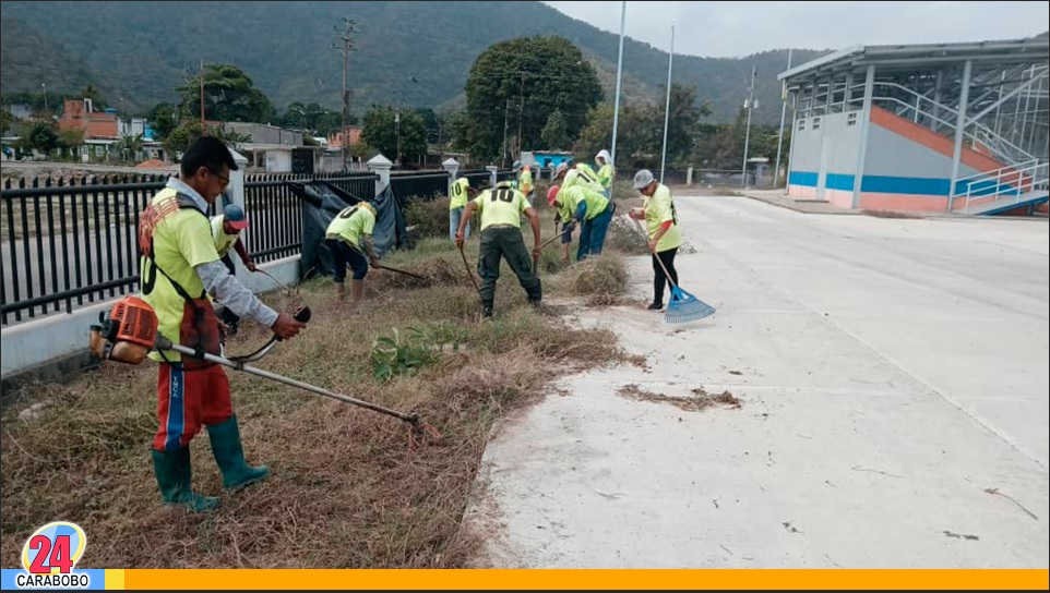 mantenimiento en Campo Deportivo Los Criollitos de Puerto Cabello
